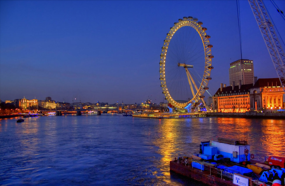 The London Eye is lit up at night